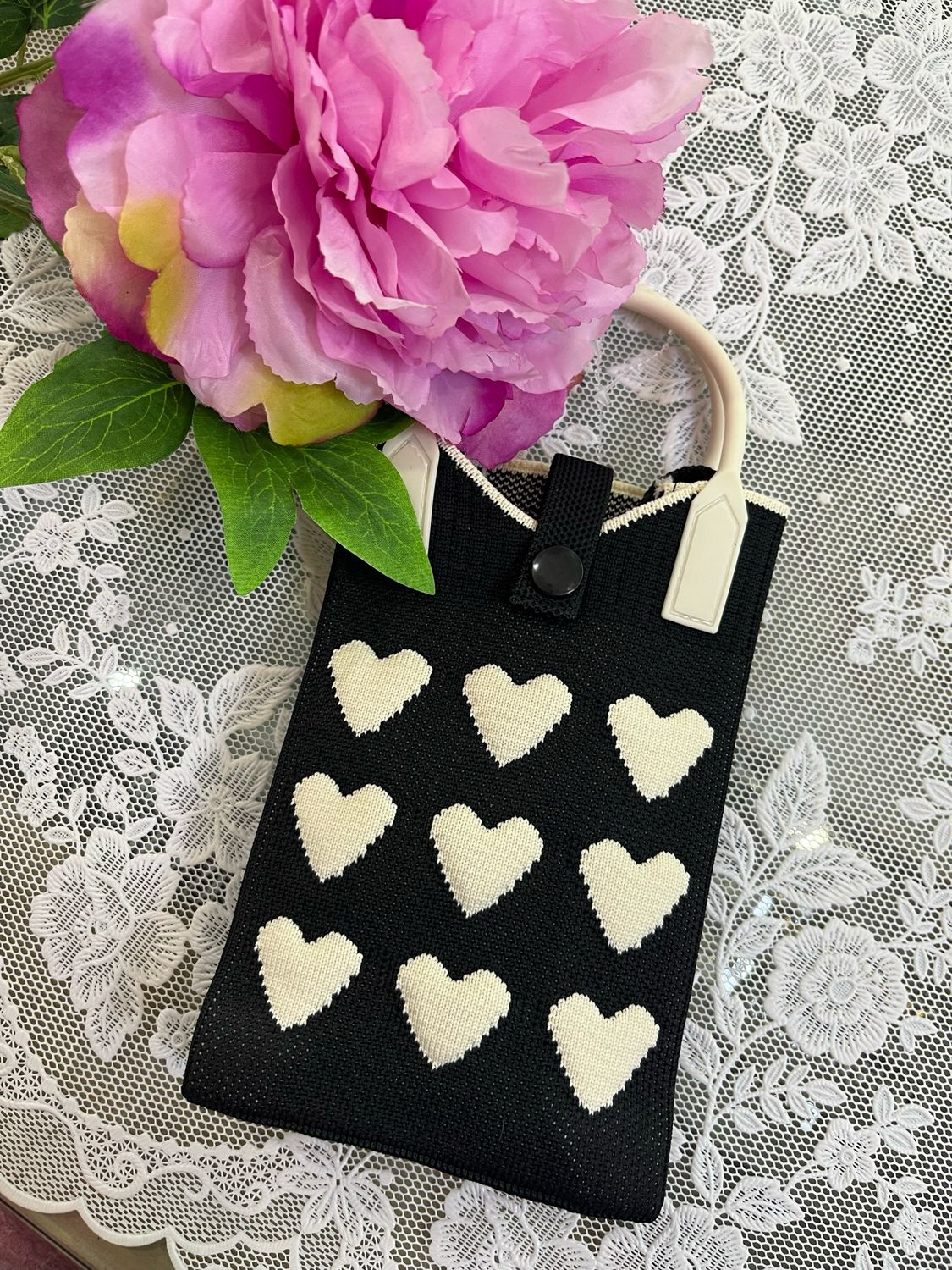 Tracollina porta cellulare nero cuori bianchi