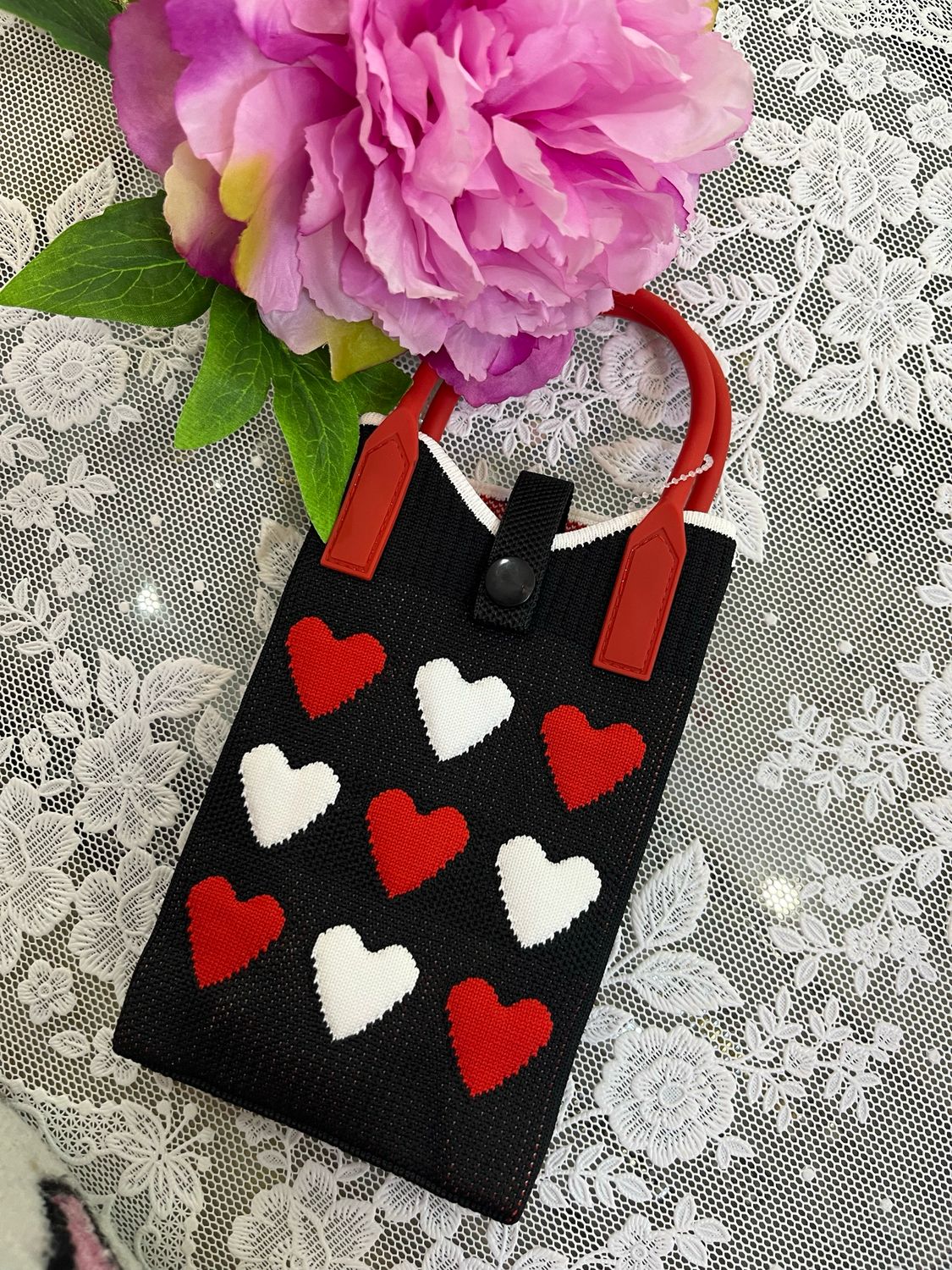 Tracollina porta cellulare nero cuori colorati
