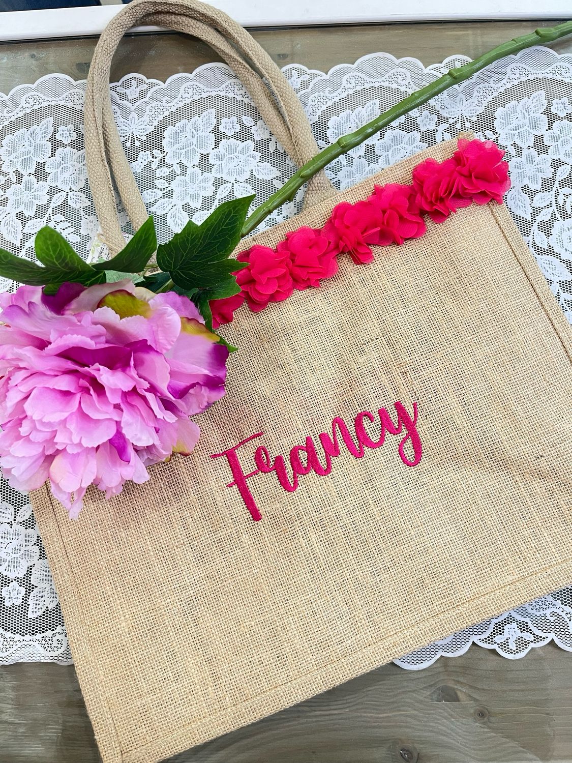 Borsa juta personalizzata con fiori organza fuxia con pochette