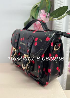 Cartella mini cherry fondo nero Naj-Oleari cod. 61158