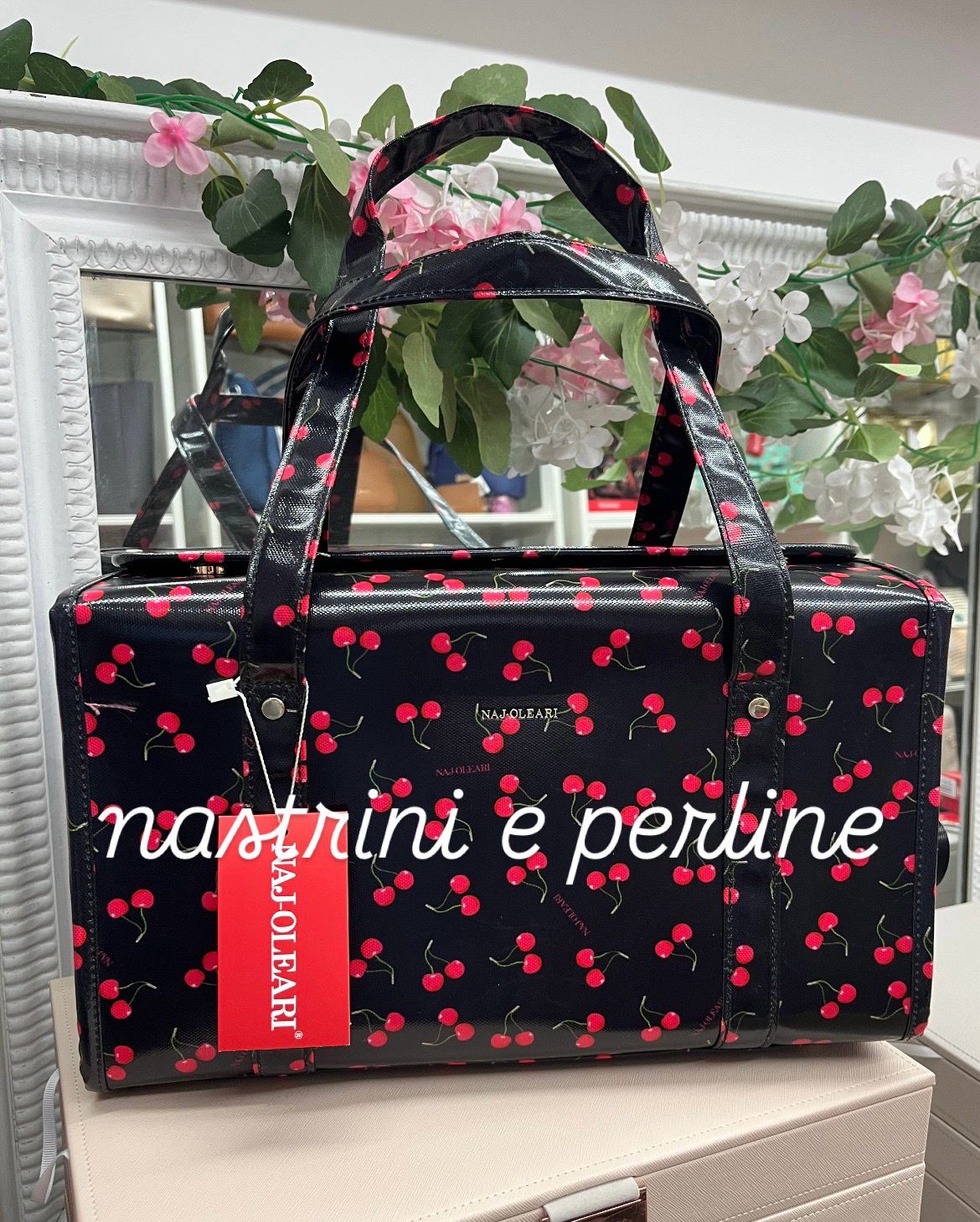 Bauletto Naj-Oleari cherry rosso fondo nero con tracolla 61481