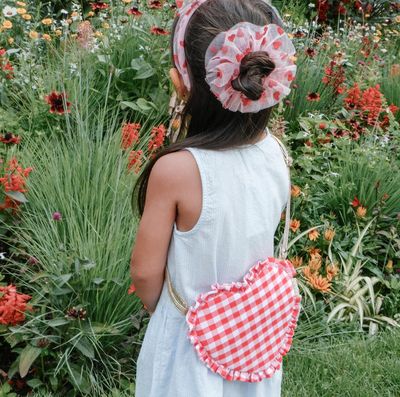 Scruncie grande in tulle con cuoricini rossi