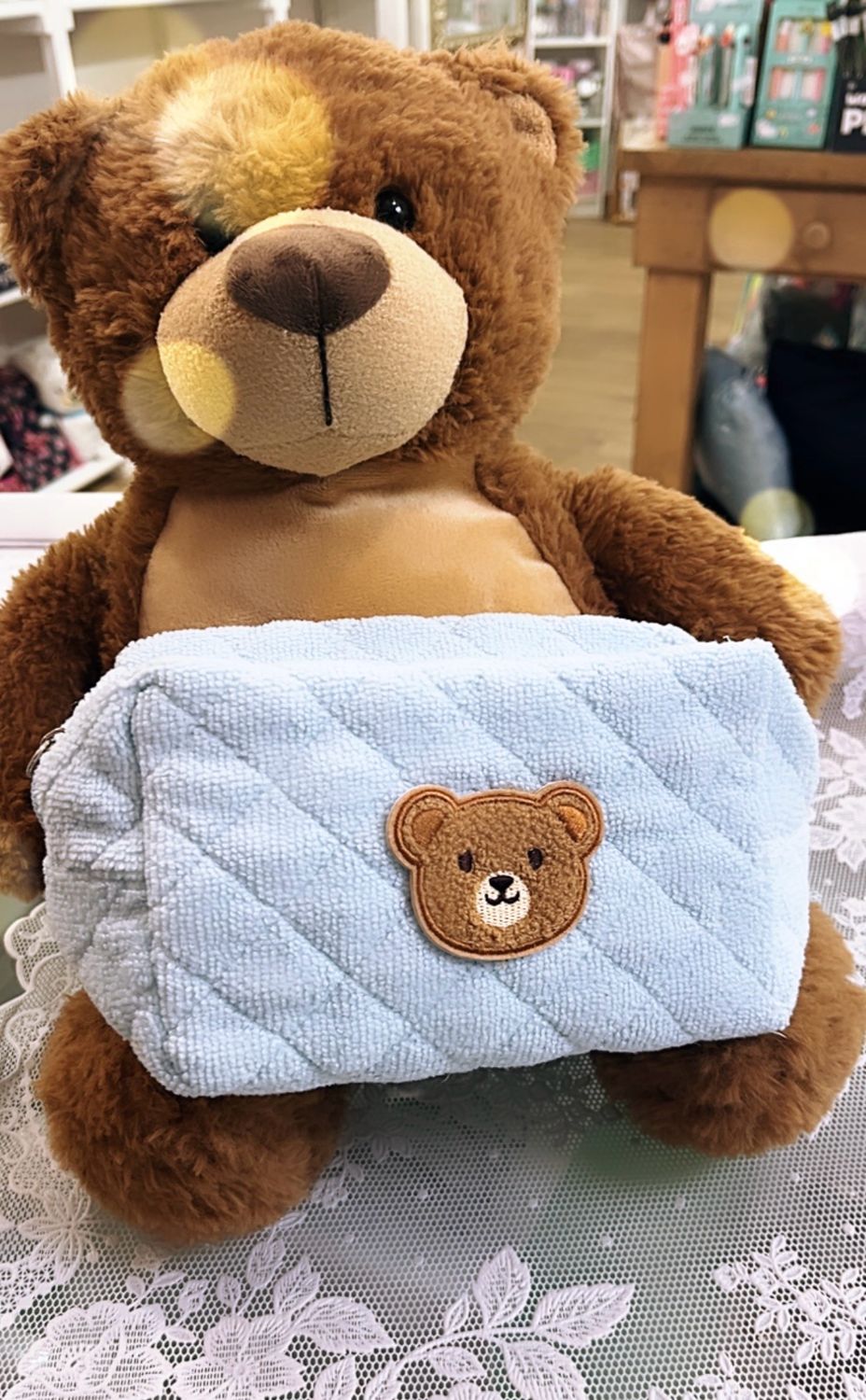 Necessaire rettangolare in microspugna celeste con orsetto personalizzabile