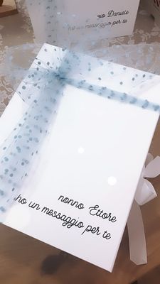 Scatola bianca con chiusura magnetica modello Milano 29 cm personalizzata