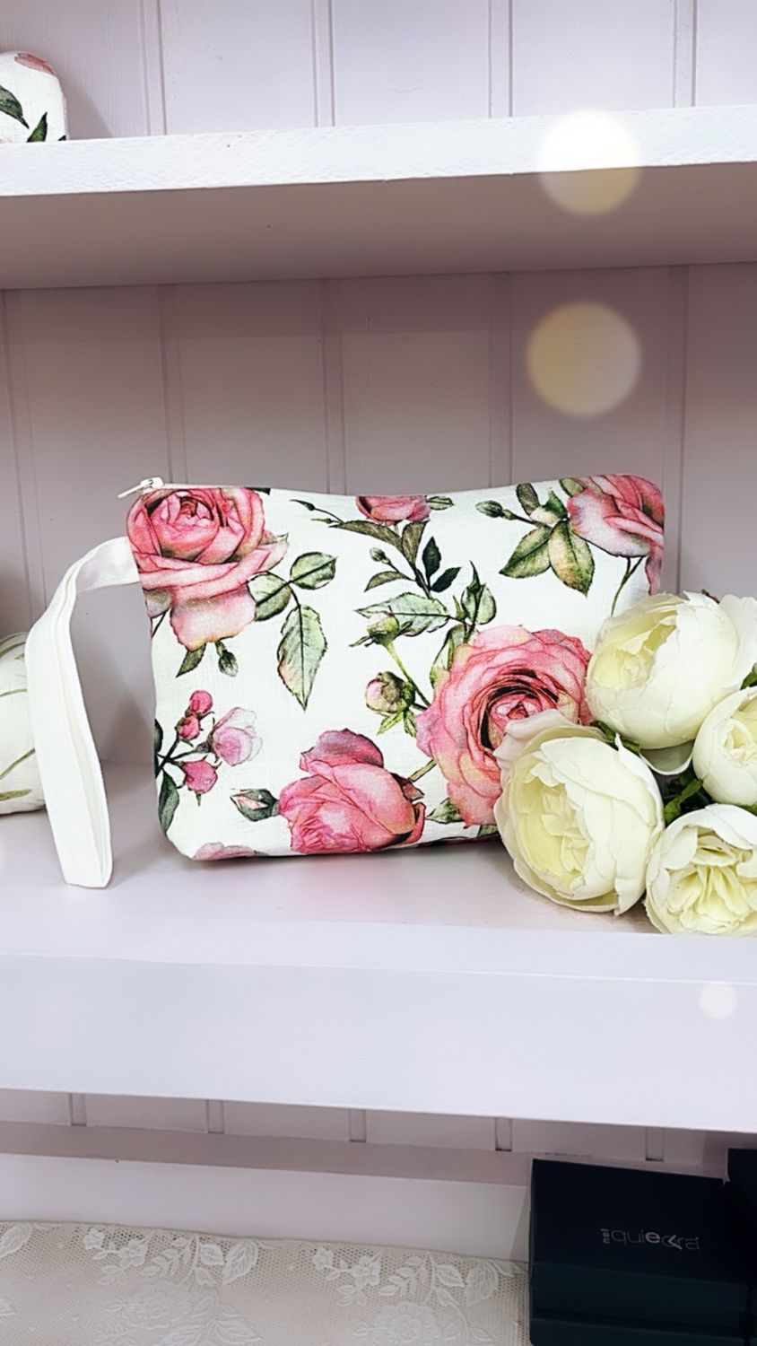 Pochette con polsino in lino campo di rose
