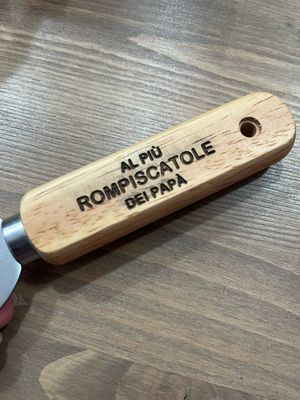 Apri bottiglie in legno personalizzato