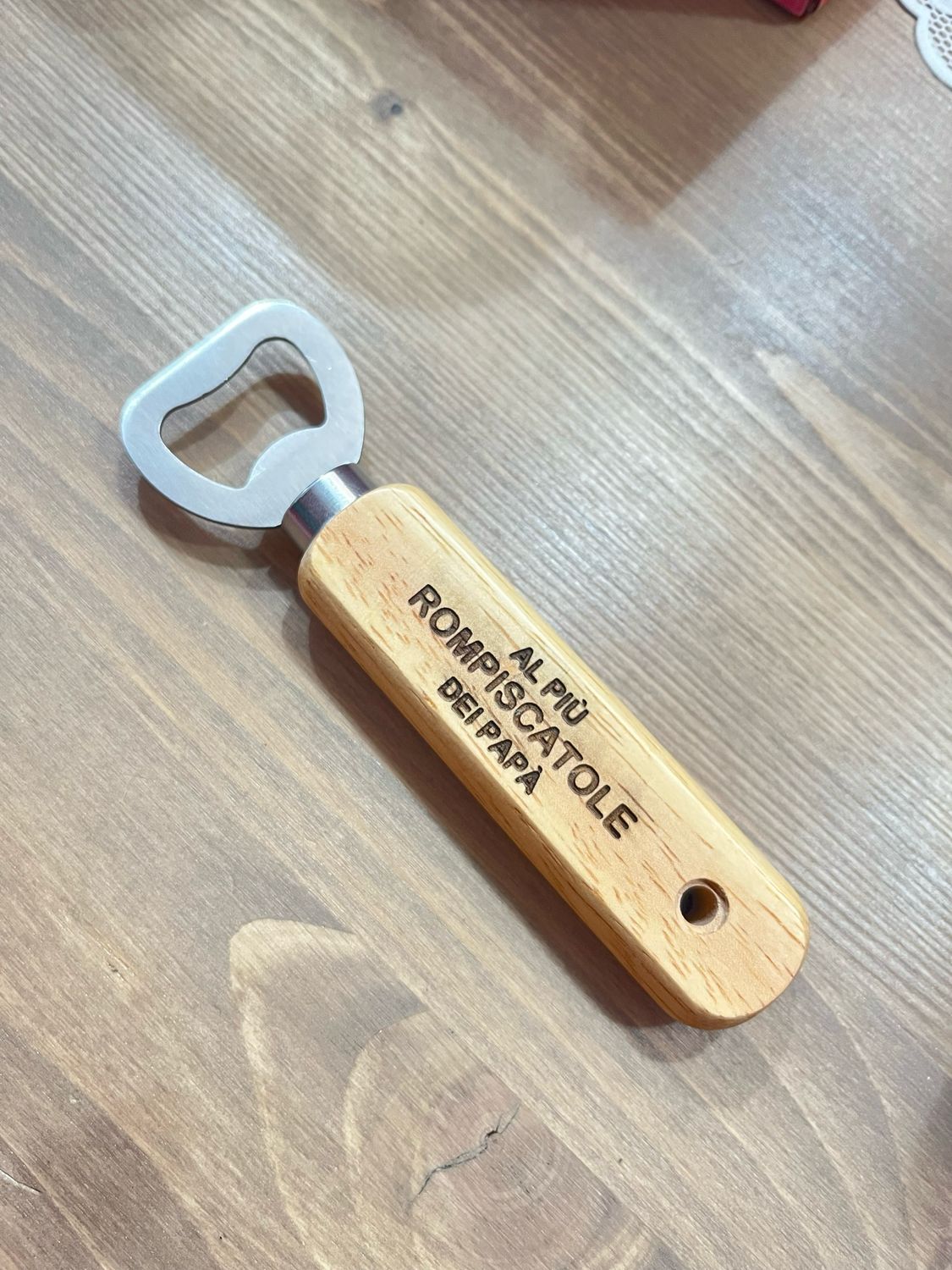 Apri bottiglie in legno personalizzato