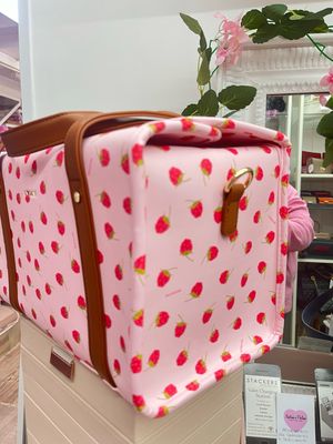 Bauletto Naj-Oleari lamponi fondo rosa con tracolla 61481