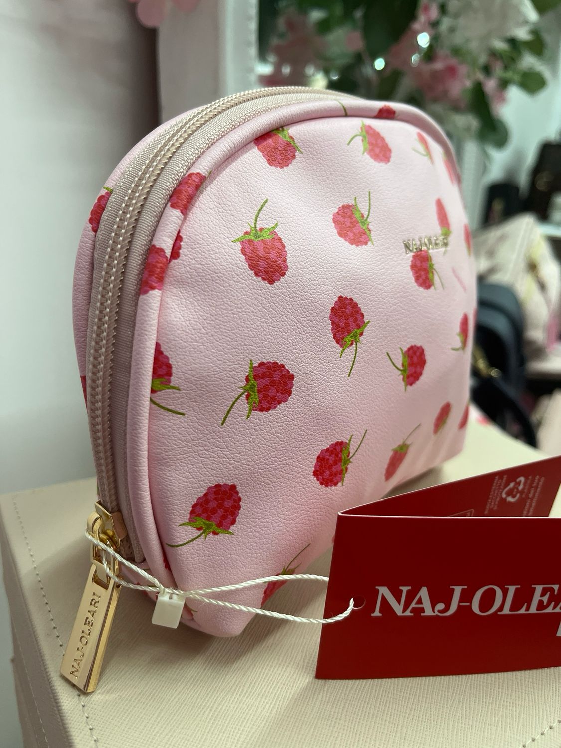 Beauty tondo lamponi fondo rosa Naj-oleari