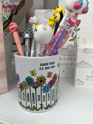 Portapenne personalizzato maestra maestro con fiori e nomi bambini