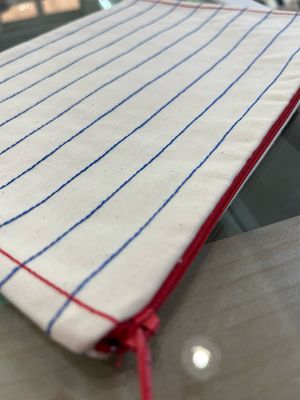 Pochette personalizzata ricamata tema Maestra