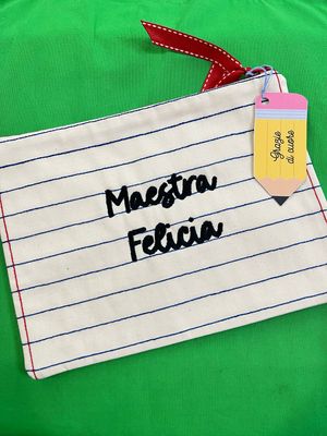 Pochette personalizzata ricamata tema Maestra