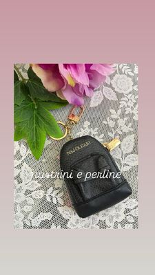 Portachiavi Naj-Oleari zainetto nero liscio