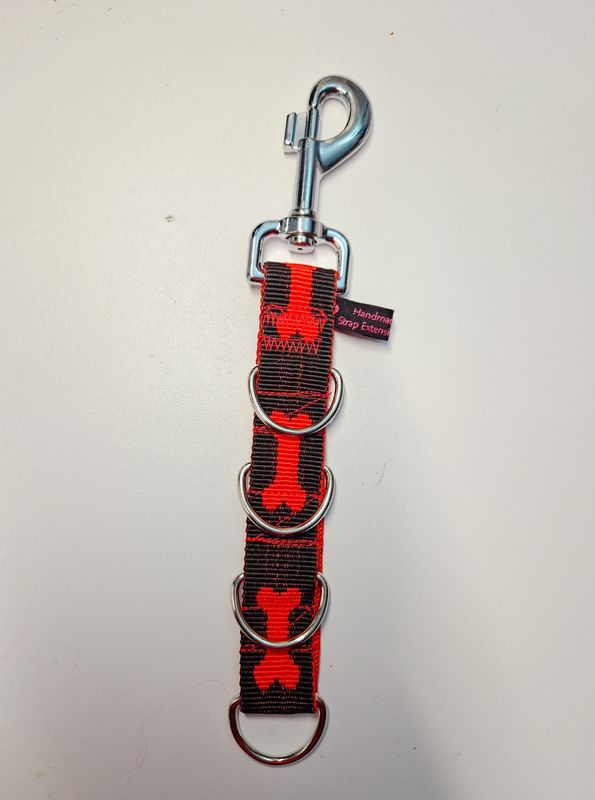 Galgenverlängerung Strap Extension Knochen schwarz rot 4 D-Ringe Galgenverlängerung Strap Extension Knochen schwarz rot 4 D-Ringe