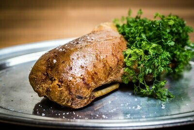 Knusprige Oldenburger Ente OHNE Beilagen für 2 Personen | 78,- EUR, zzgl. Aufpreis mit Wunschbeilagen - zur Abholung im Restaurant Knusprige Oldenburger Ente OHNE Beilagen für 2 Personen | 78,- EUR, zzgl. Aufpreis mit Wunschbeilagen - zur Abholung im Restaurant