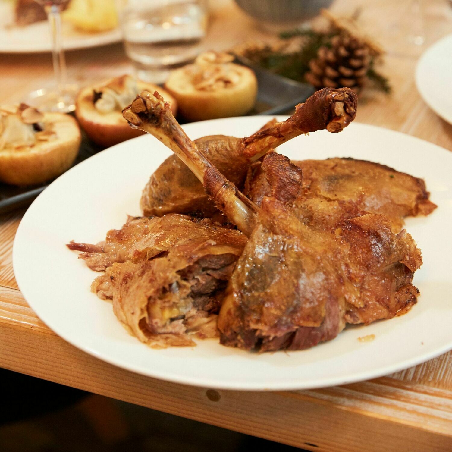 Gans "to go" für 4 Person - OHNE Beilagen - 230,- EUR  (Vorbestellung 48 Std. vorher) zzgl. Aufpreis mit Wunschbeilagen - Lieferung per DHL Express