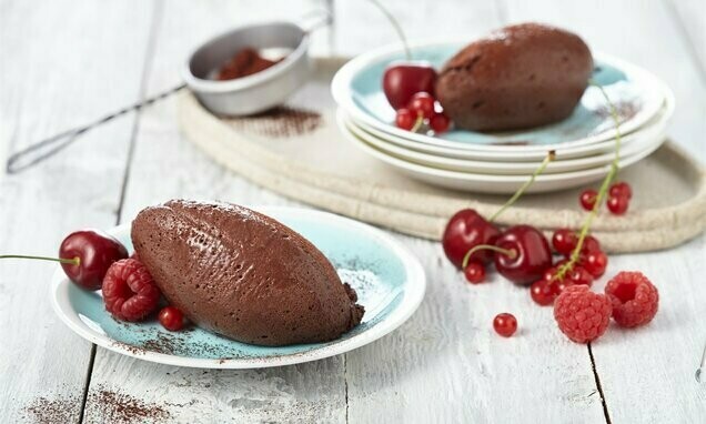 Dunkles Mousse au Chocolat mit Salzkaramel und Zwetschgenkompott  10,00 EUR