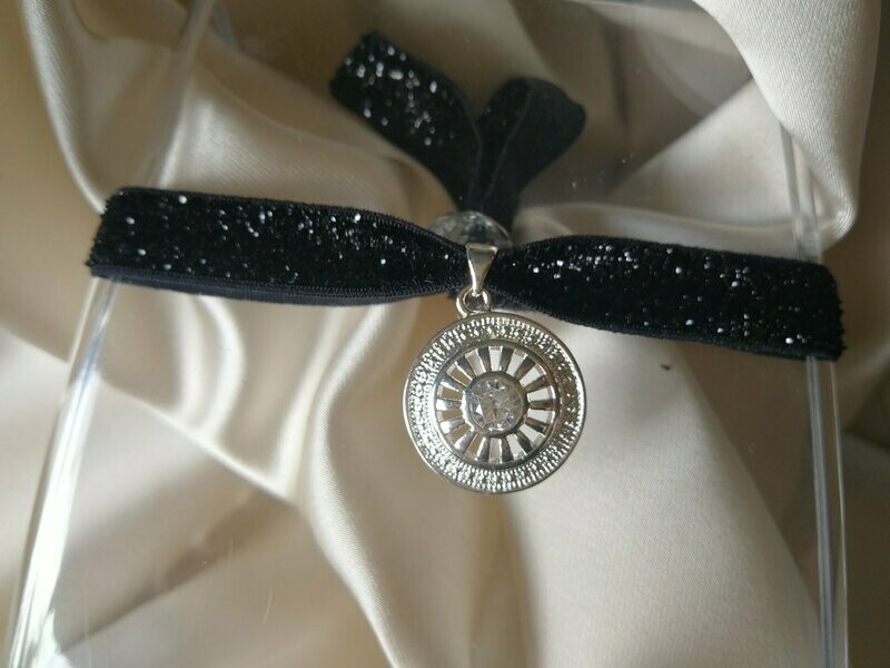 CHOCKER CON ELEMENTO CIRCULAR DE PLATA 925 Y CIRCONITA
