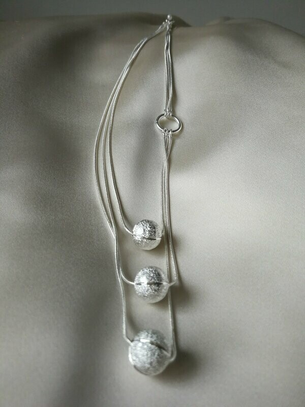 COLGANTE 3 CORDONES Y BOLAS EN PLATA 925