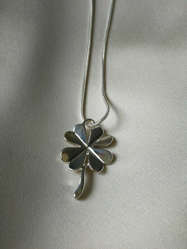 COLGANTE CON TRÉBOL, Plata 925