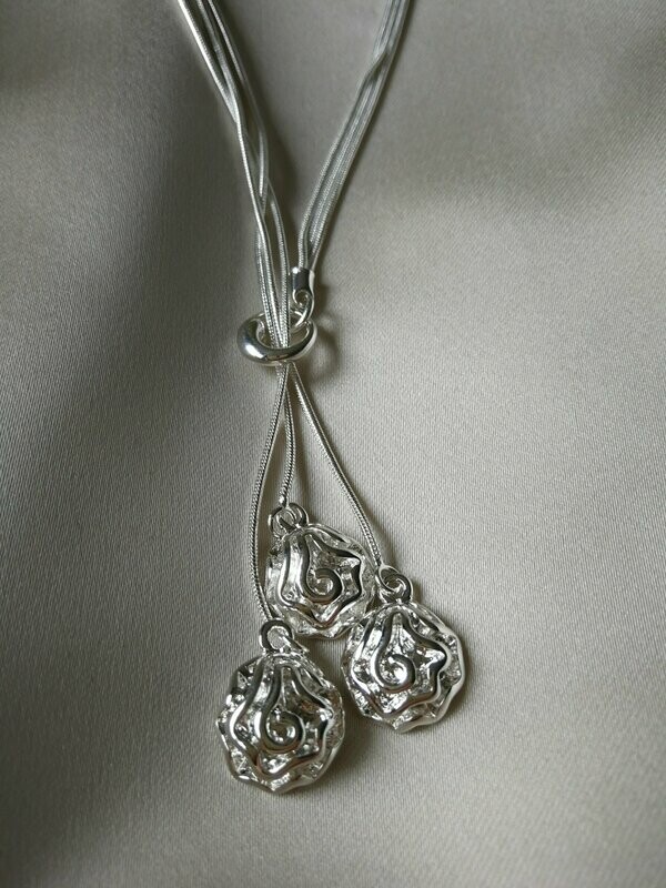 COLGANTE DE 3 CORDONES CON FLOR Plata 925