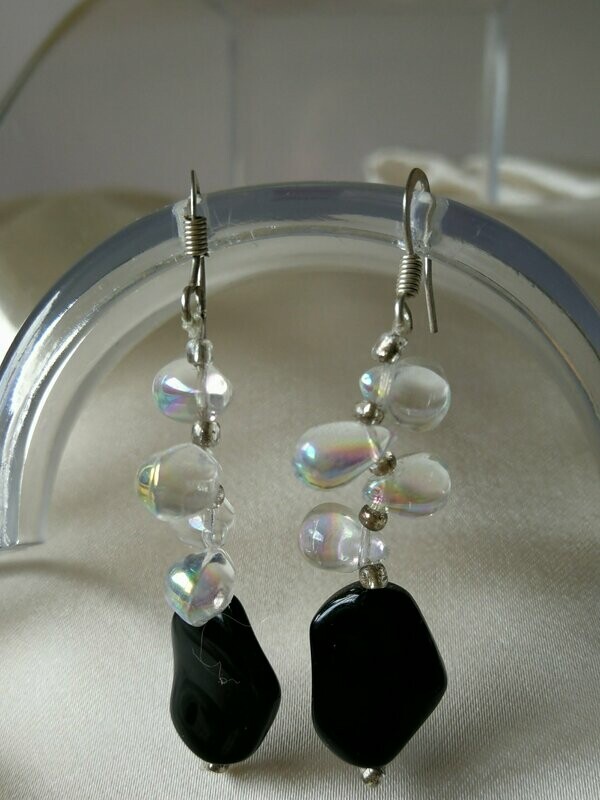 PENDIENTES DE CRISTAL NEGRO CON GOTAS TRANSPARENTES