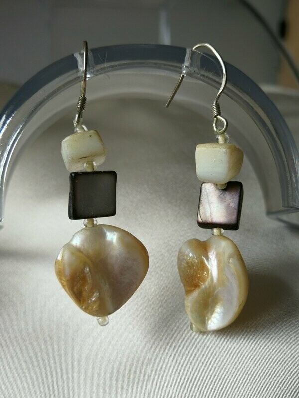 PENDIENTES DE NÁCAR NATURAL