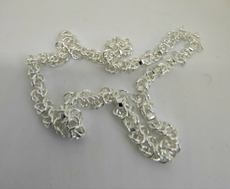 CADENA  REPUJADA.