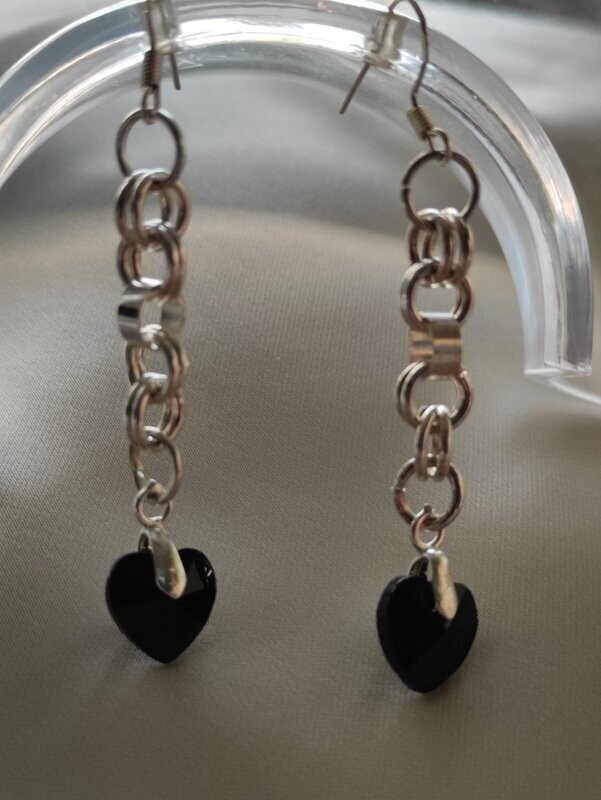 Pendientes colgantes con corazón.