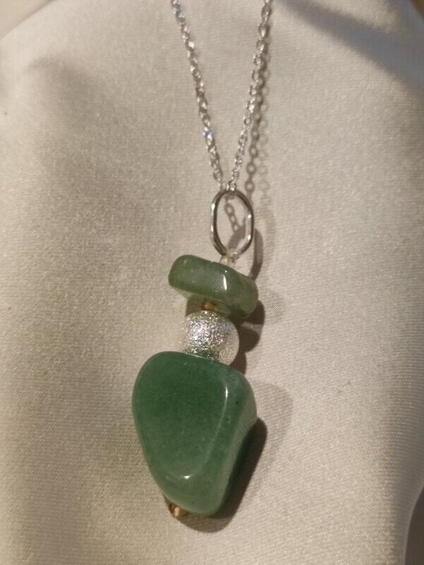 Colgante de piedra de Jade.