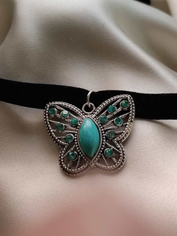 Chocker de mariposa con turquesa.