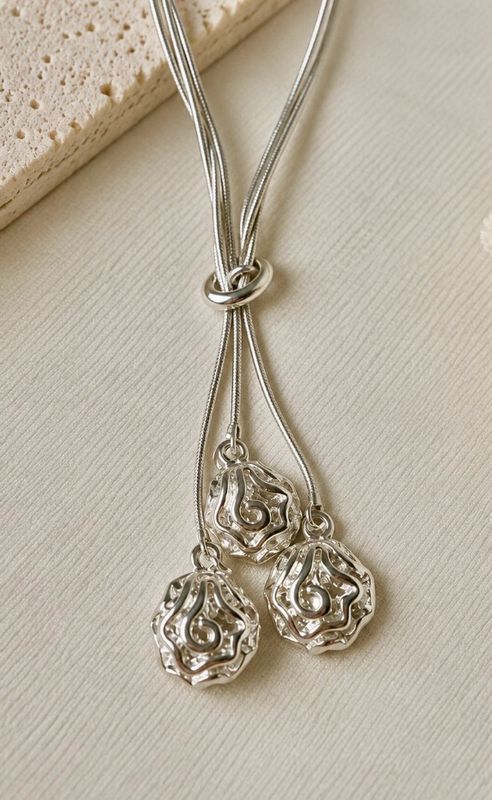 COLGANTE DE 3 CORDONES CON FLOR Plata 925