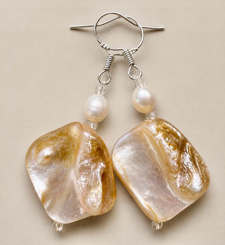 PENDIENTES DE NÁCAR NATURAL CON PERLA
