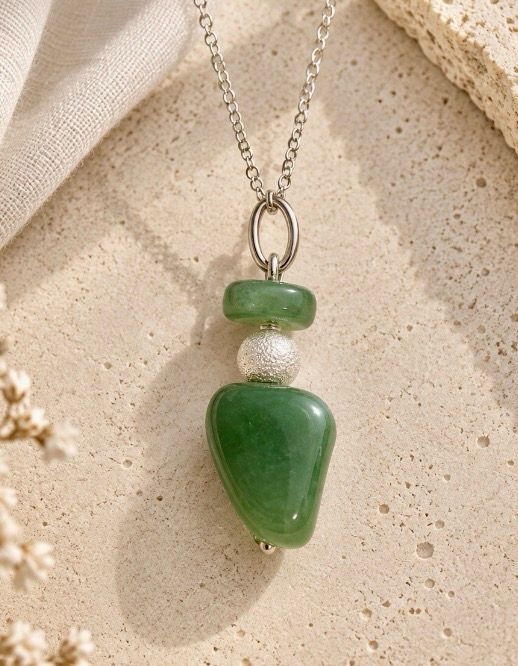 Colgante de piedra de Jade.