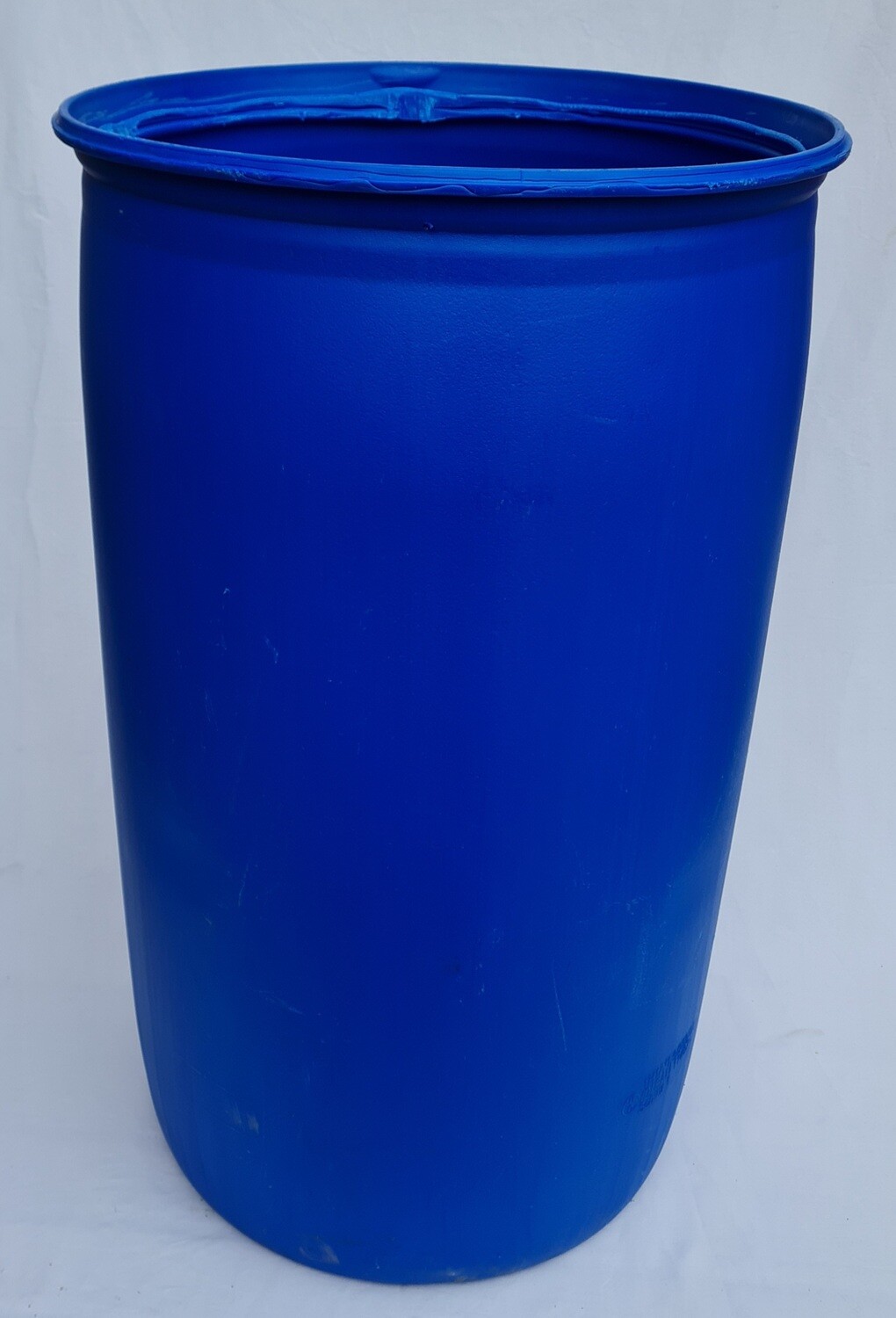 Muovitynnyri 200 L avattu