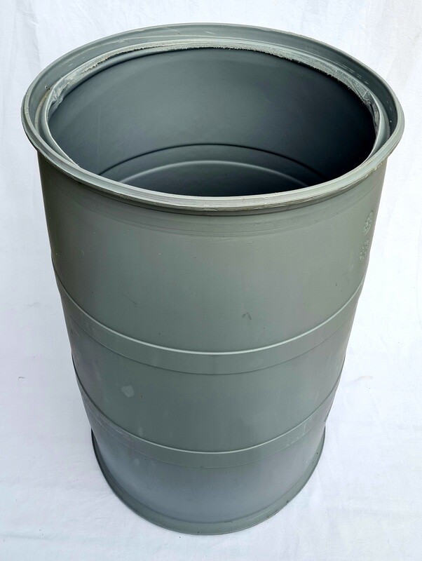 Muovitynnyri 200 L , avattu