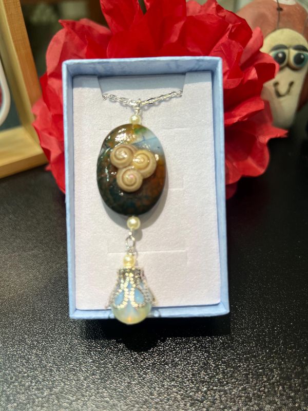 Collana con  pendente a tema chiocciole
