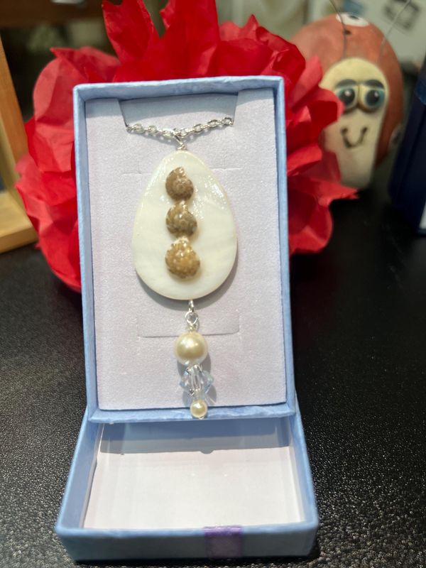 Collana con  pendente a tema chiocciole