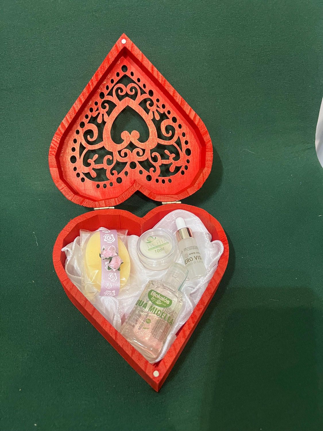 Prodotti con BAVA DI LUMACA in box legno forma cuore