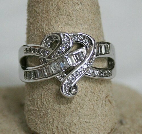 Ring: Ladies - Sterling Silver - White Sapphire Heart - Size 6 1/2