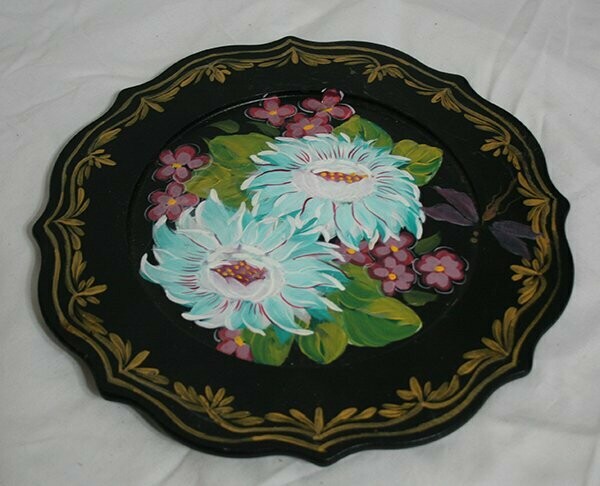 Plate -  Round - Black With Floral
