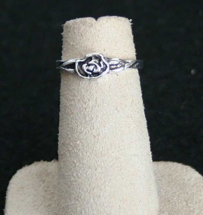 Ring - Silver - Flower - 4 1/2