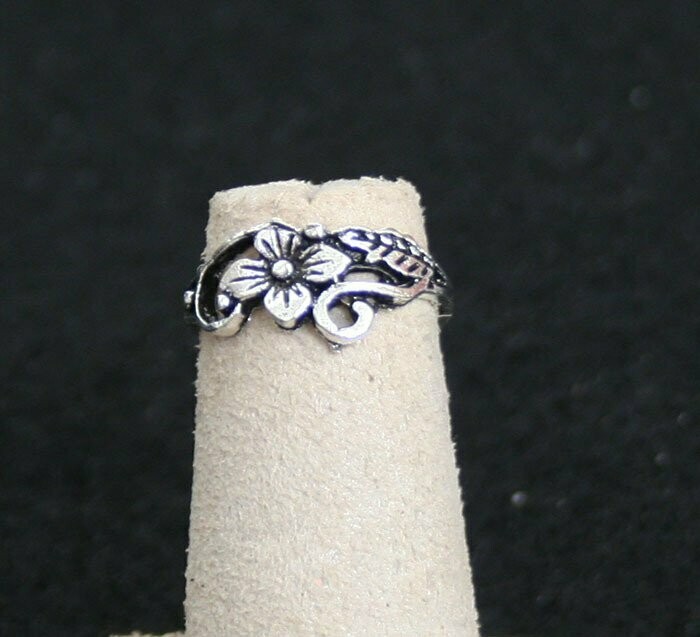 Ring - Silver - Flower Design - 5