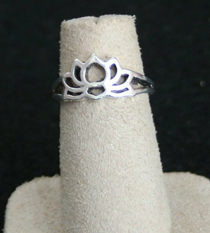 Ring - Silver - Crown Design - 4 1/2