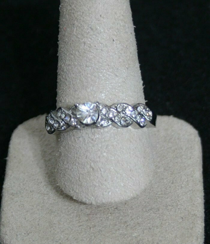 Ring - Women's - White Gold - Diamond - Size 9