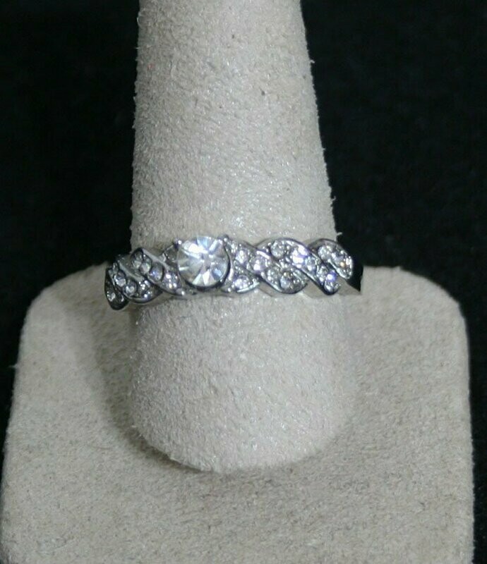 Ring - Women's - White Gold - Diamond - Size 9