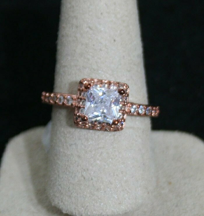 Ring - Woman's -Gold - Morganite - Size 8 1/2
