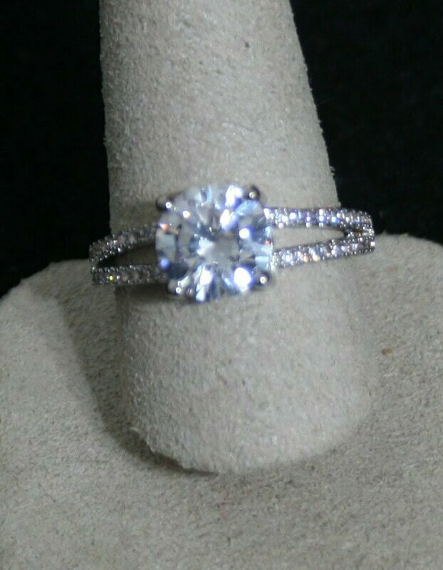 Ring - Woman's -White Gold - Zirconia - Size 9