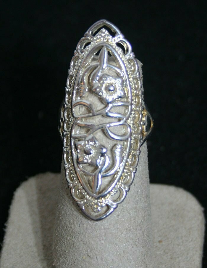 Ring - Woman's - Sterling Silver - Oval Design - Size 4