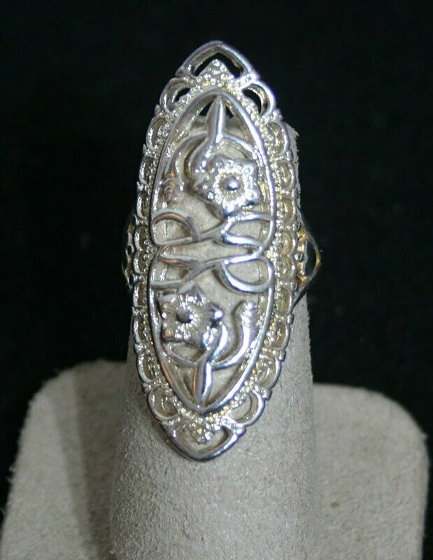 Ring - Woman's - Sterling Silver - Oval Design - Size 4